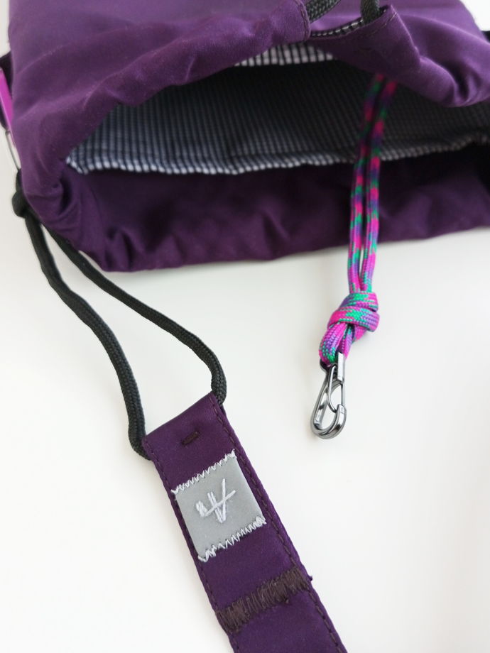 Фиолетовая сумка через плечо с ручной вышивкой - это не любовь