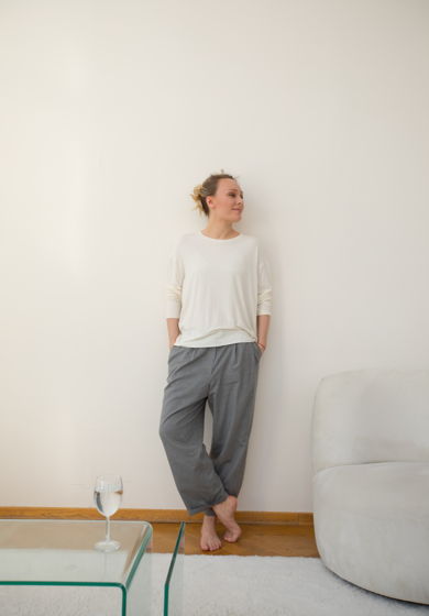 Широкие брюки с карманами из нежного хлопка