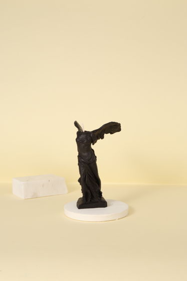 Свеча "Ника" черная