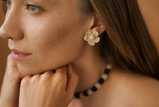 Серьги цветы. Сотканы из крапивы