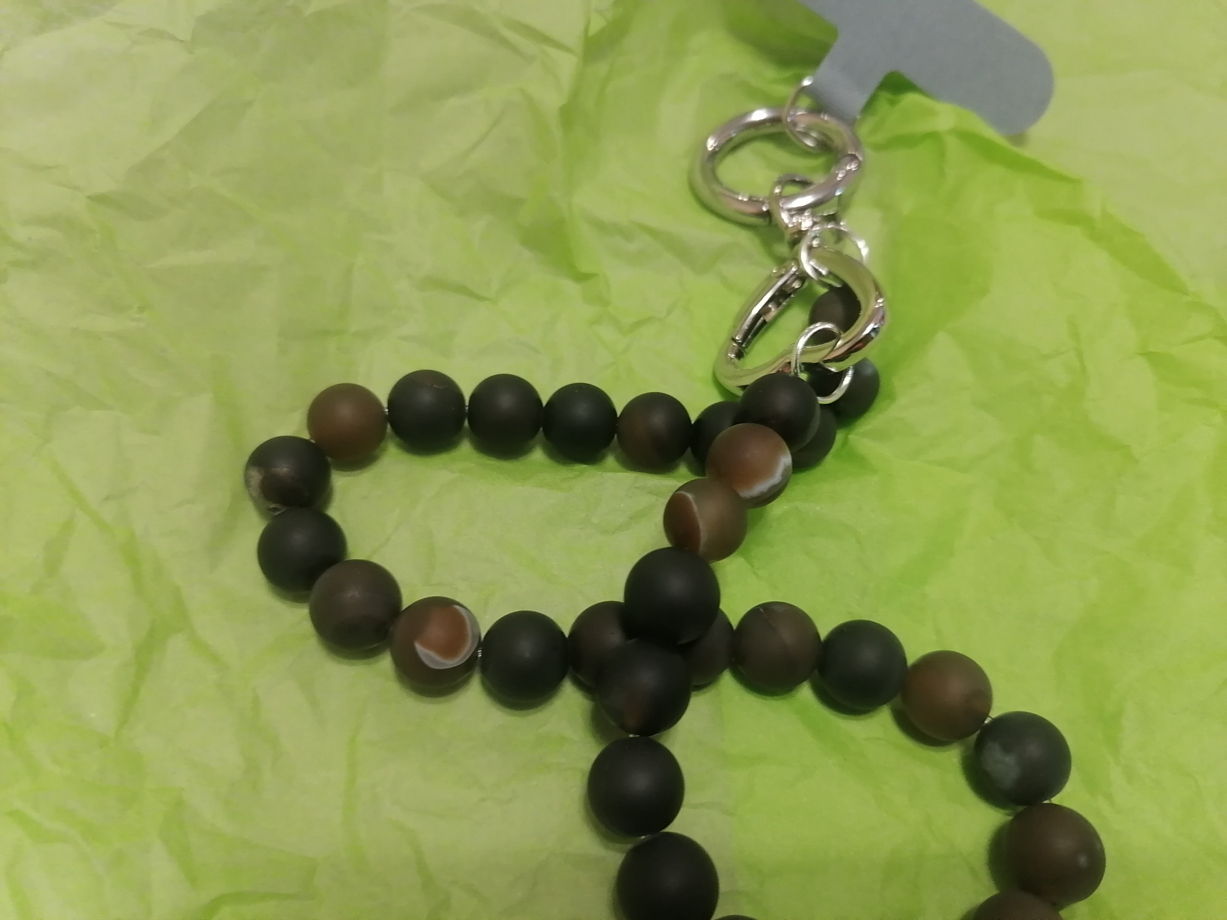 Обвес на телефон из натурального агата.