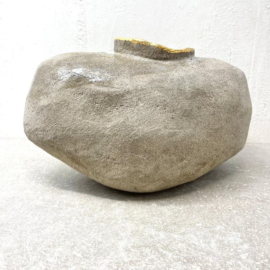 Ваза ручной работы из керамики "Каменное сердце"