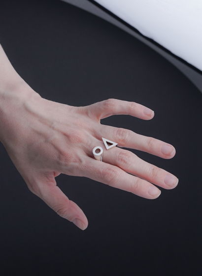 Женское серебряное кольцо ДВОЙНОЕ, с кругом и треугольником, ассиметричное
