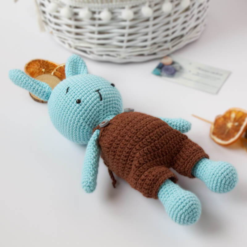 Игрушка мягкая интерьерная - зайчик вязаный цвета нежной мяты "Bunny"