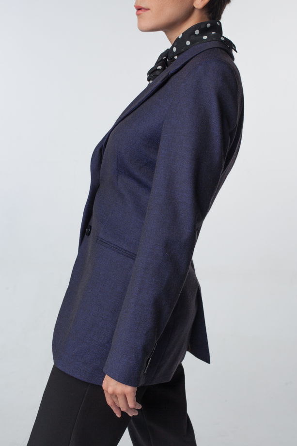 Женский фиолетовый пиджак приталенного силуэта из 100% шерсти и плечиками ручной работы Fari Levich