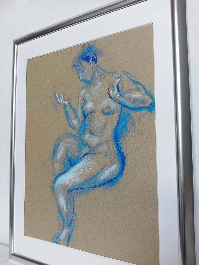 Обнаженная натура в голубых тонах . Интерьерная картина в раме с паспарту.