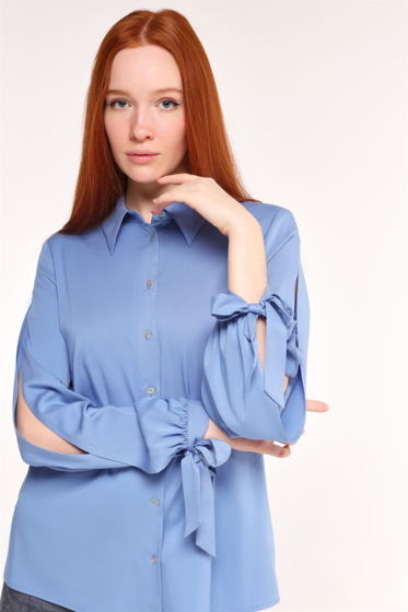 Блуза с разрезом на рукавах