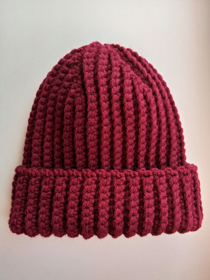 Зимняя шапка бини цвета бордо