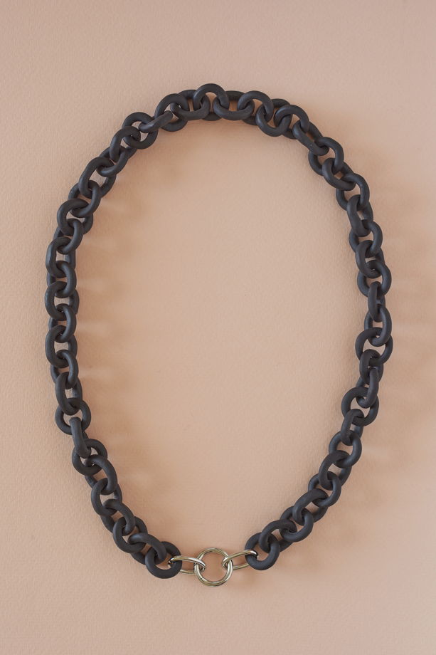 Колье-цепь из черного фарфора