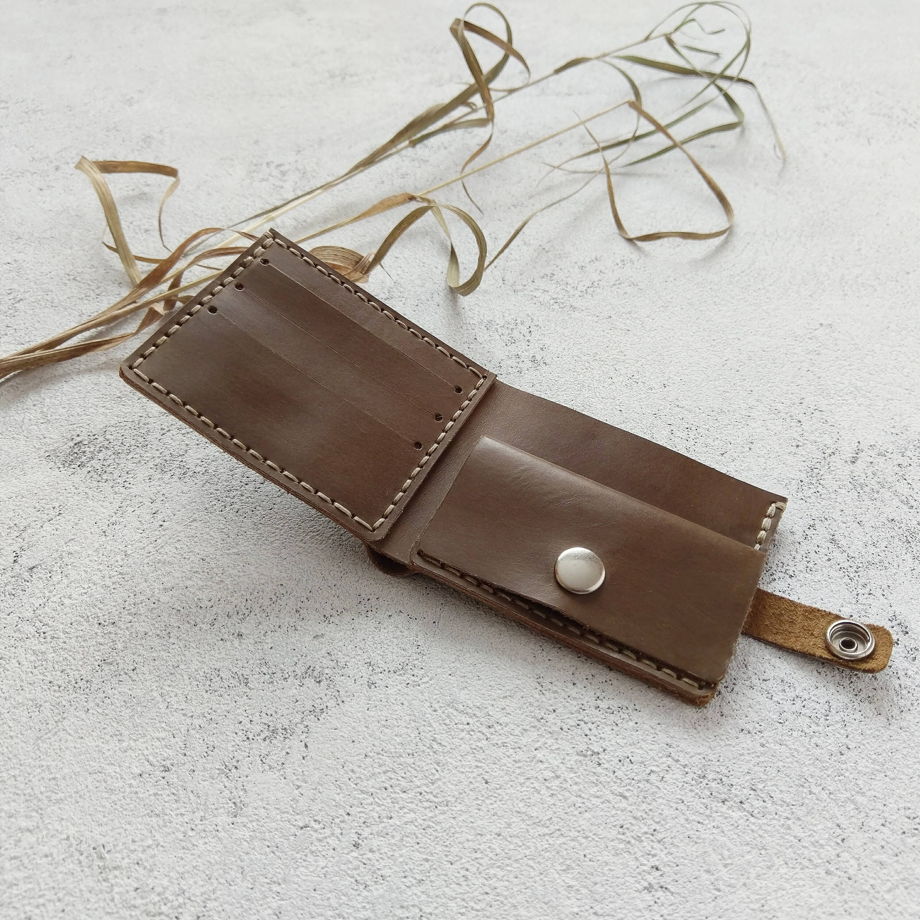 Кожаный кошелек оливкового цвета