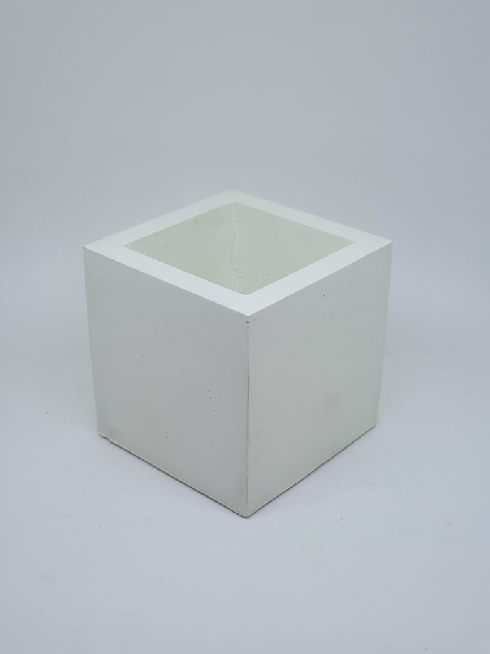 Кашпо из бетона белый куб