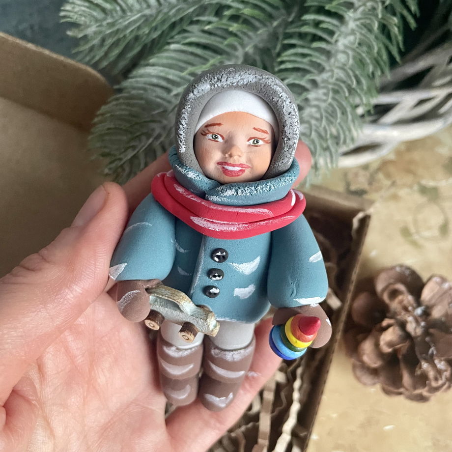 Елочная игрушка «Мальчик с игрушками.Советские дети»