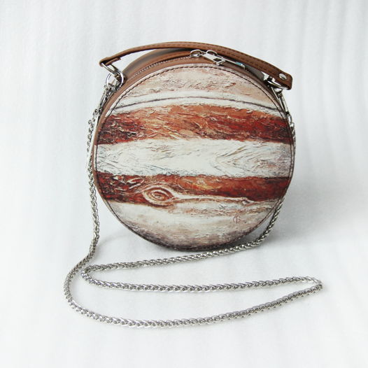 Авторская  круглая сумка "Юпитер" c картиной  ANNA BO c технологией дополненной реальности AR, оживает и рассказывает о космосе