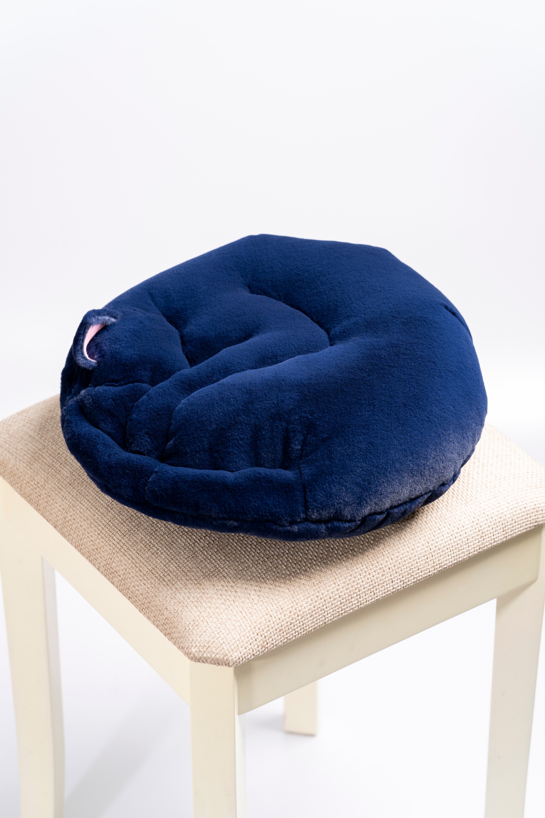 Подушка для котов. Подушка синий. Кресло из эко меха.