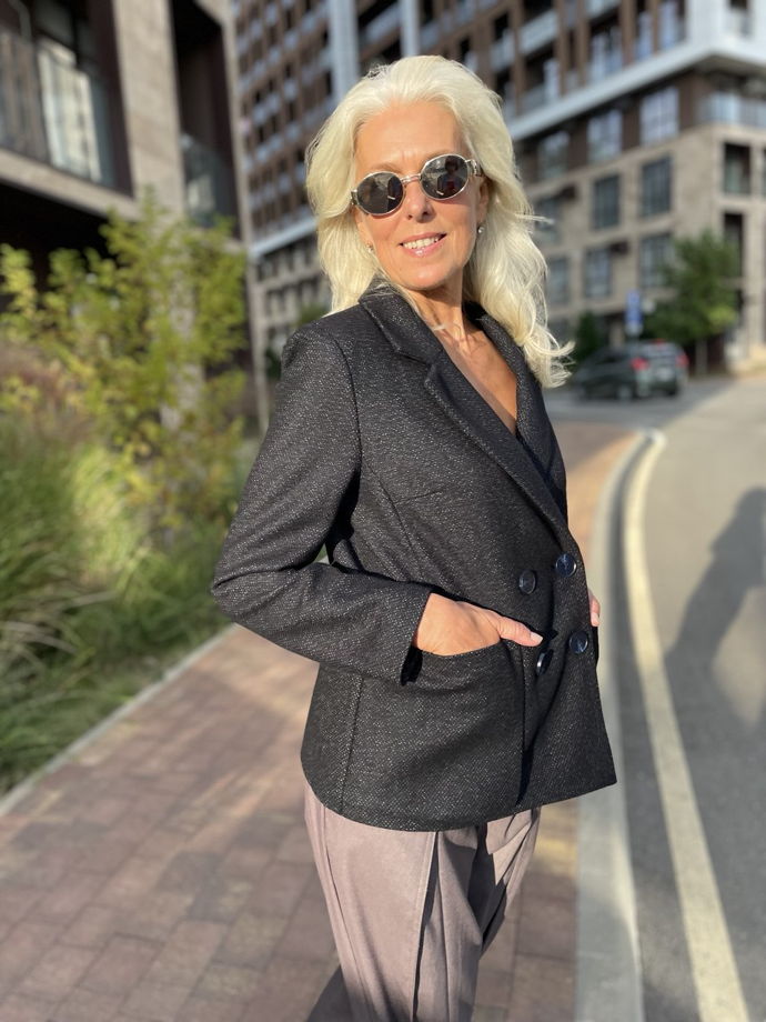 Женский пиджак синий  из итальянской шерсти укороченный. Полупальто женское