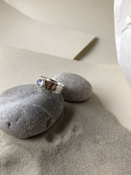 Кольцо 'Moon stone' с лунным камнем