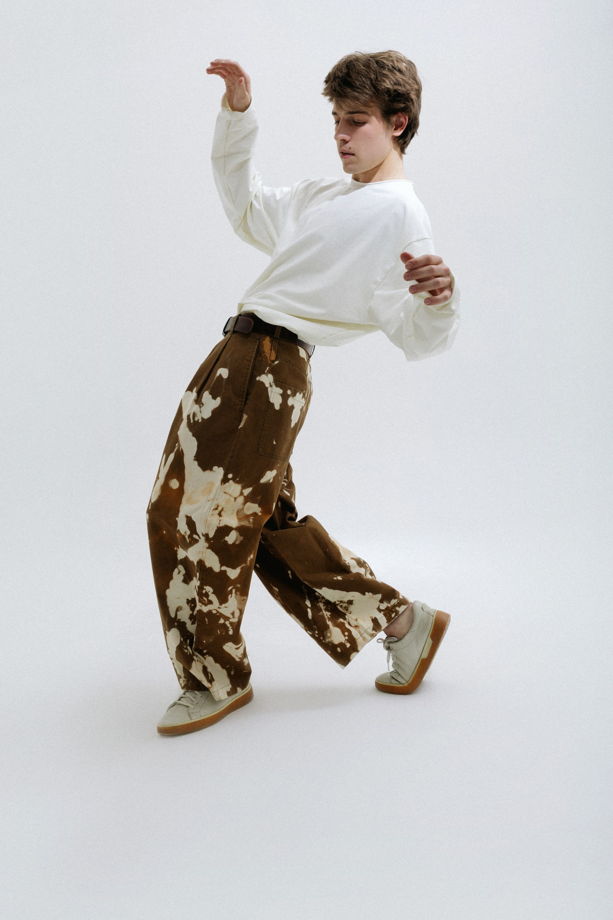 Брюки пятнистые кроя ballon из плотной хлопковой ткани.