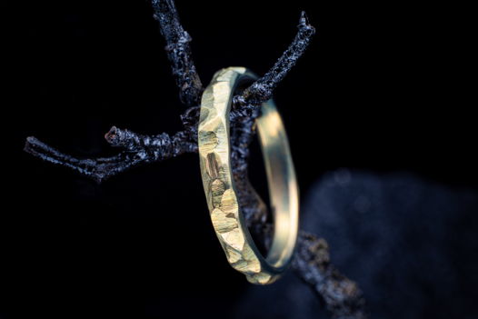 Титановое кольцо ручной работы
