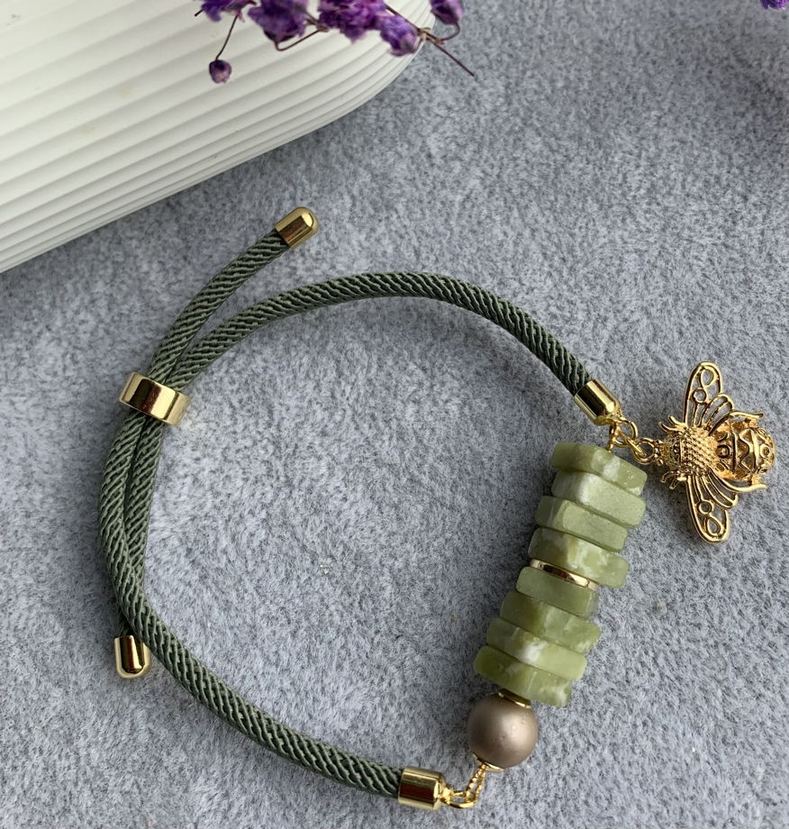 Браслет с жемчугом Майорка и агатом «Карамельная пчелка»