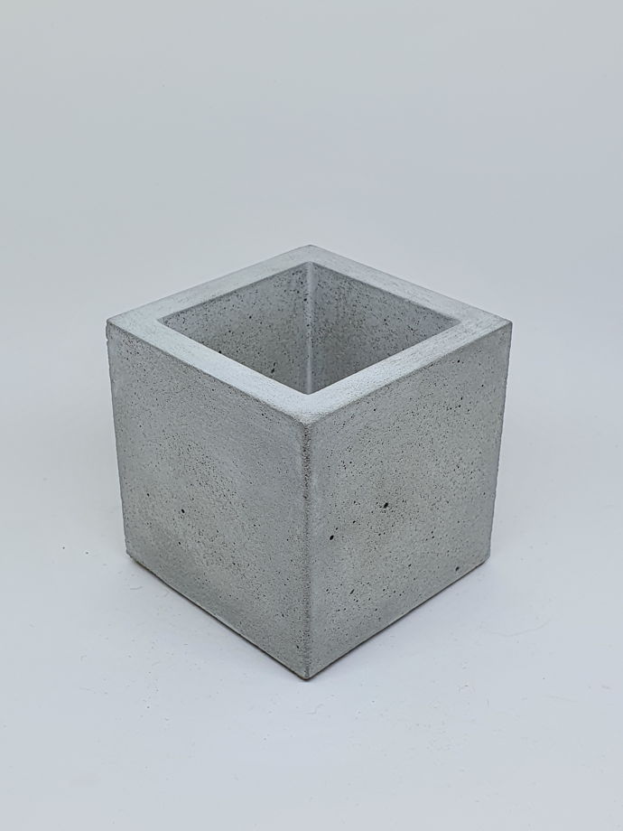 Кашпо из бетона серый куб