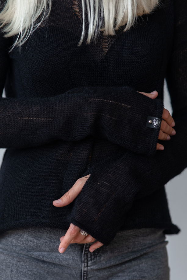 Чёрный женский свитер-паутинка с «лакшери -рванью» из кид-мохера