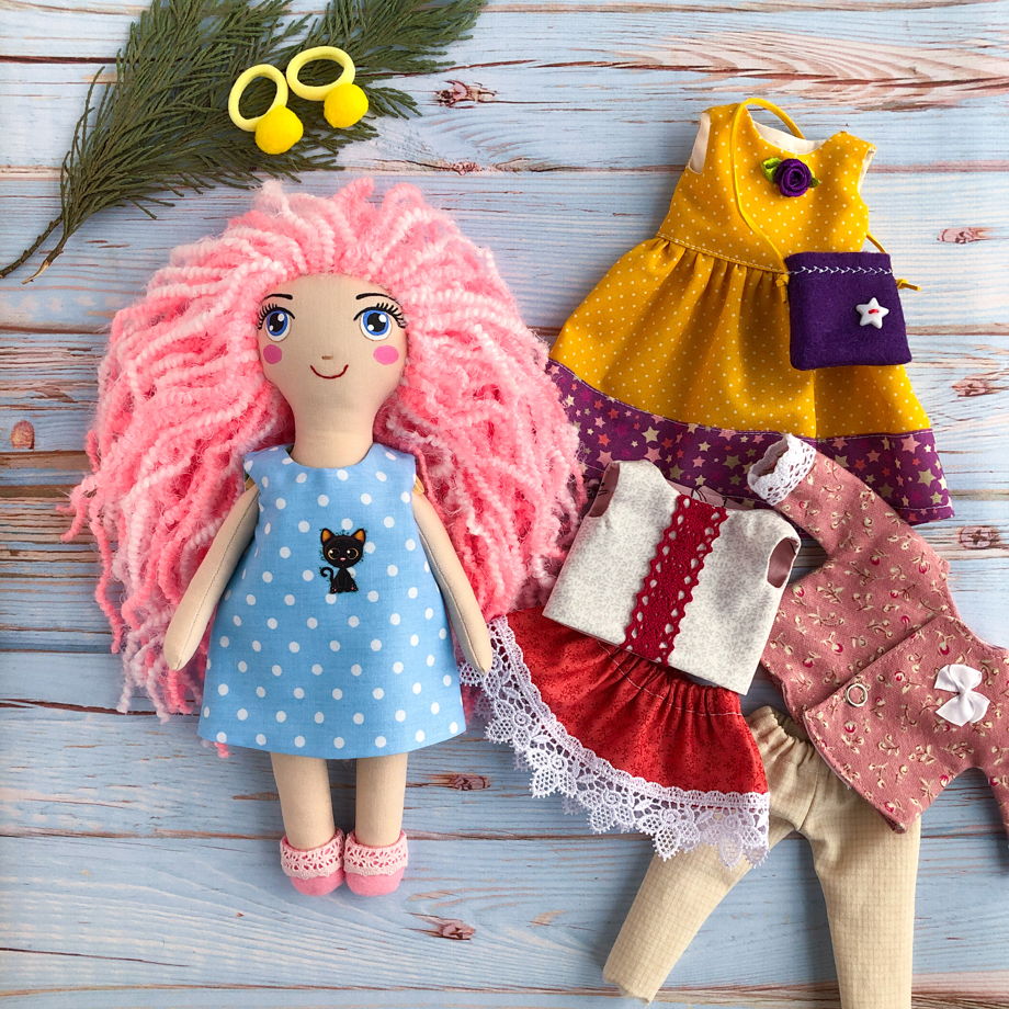 Игровая текстильная кукла "Карамелька"