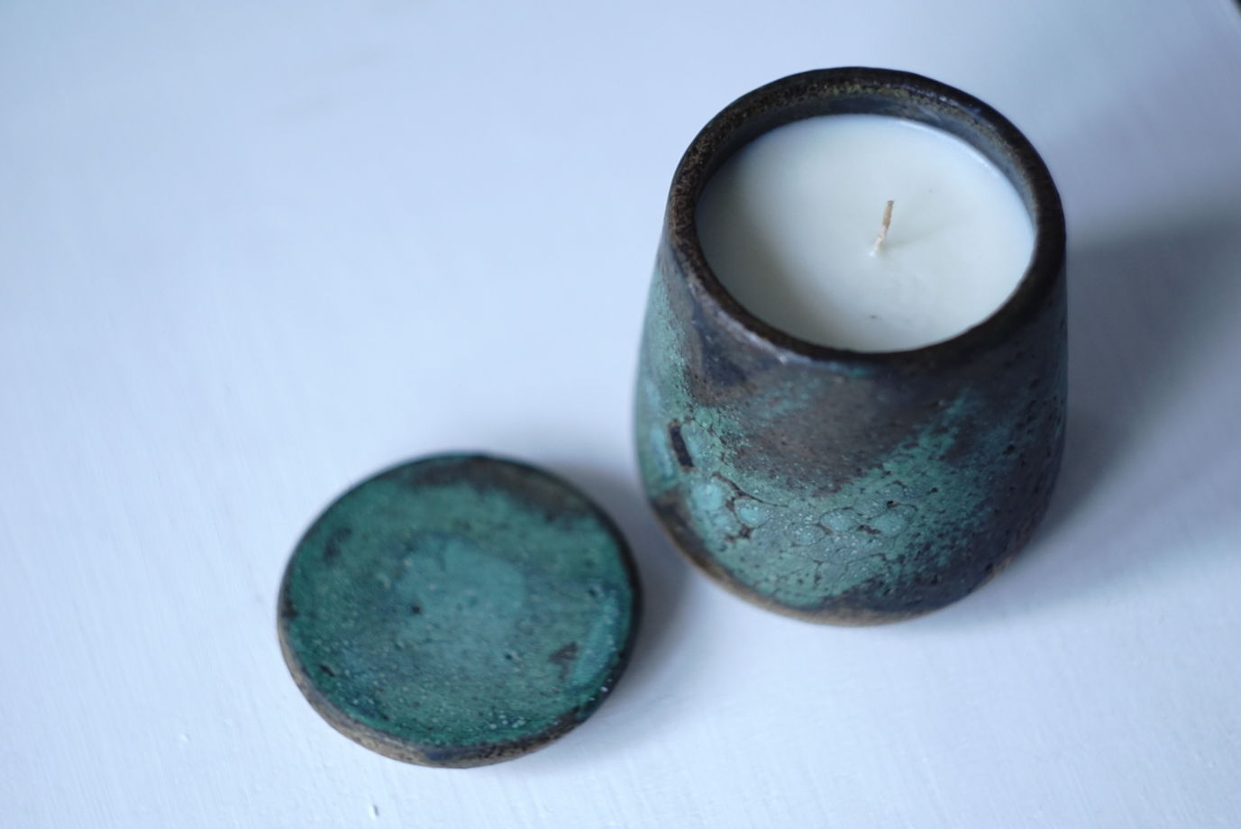 Cоевая свеча ручной работы с эфирным маслом пачули