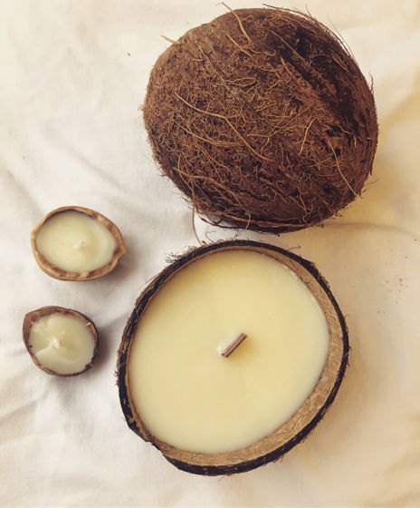 Соевая свеча в кокосе