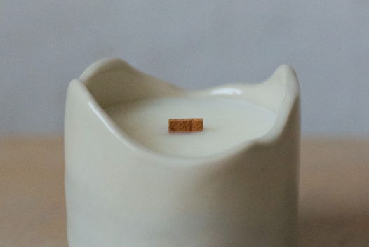 Ароматическая свеча в керамическом стаканчике Old Library 90г