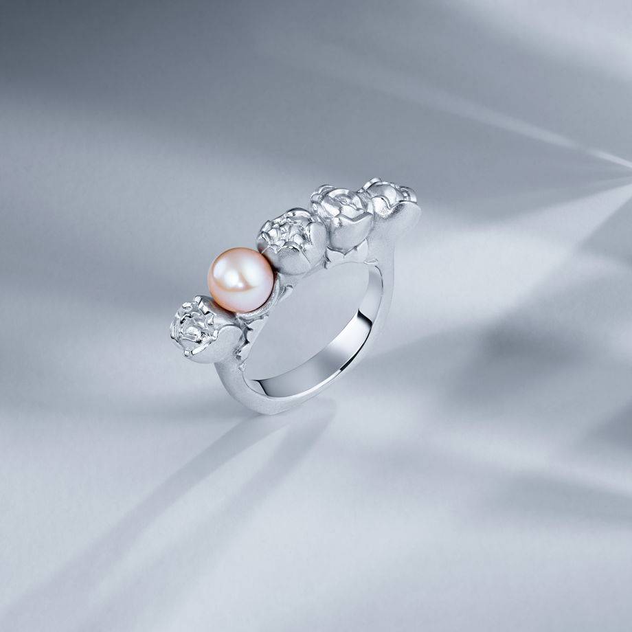 Женское кольцо из серебра с розовым жемчугом ROMANTIC FIVE