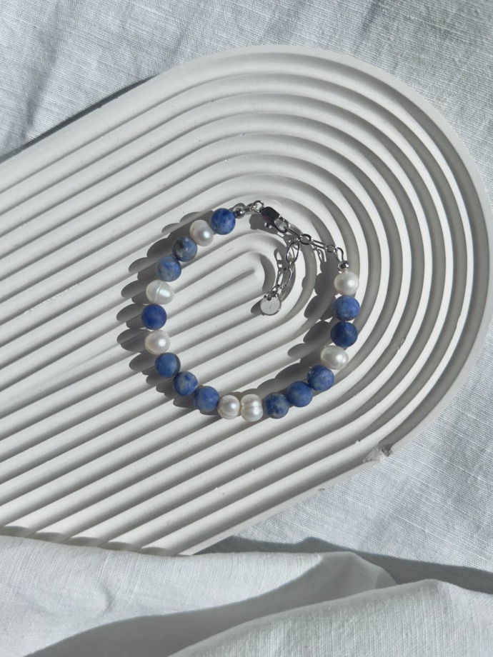 Браслет из матового содалита и жемчуга