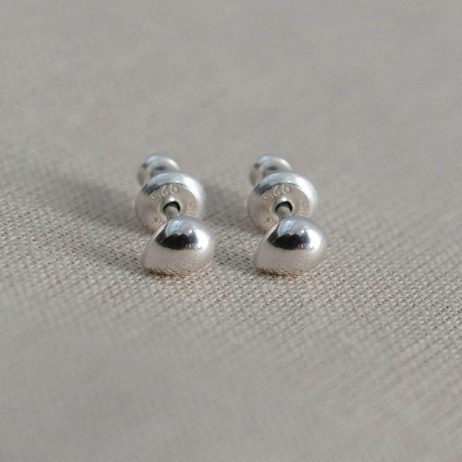 Серьги маленькие серебряные гвоздики зернышки (Grano)