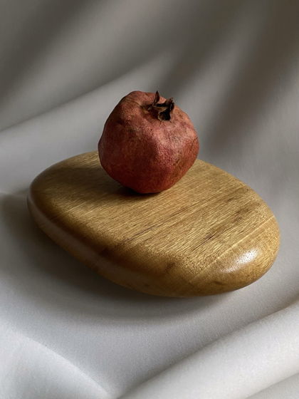 Интерьерная столик из древесины мовингу.