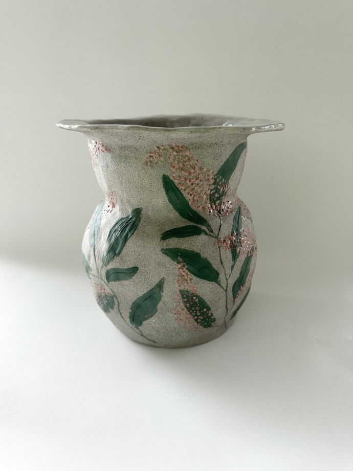 Керамическая серая арт ваза «flowers»  с росписью цветы, ручной лепки
