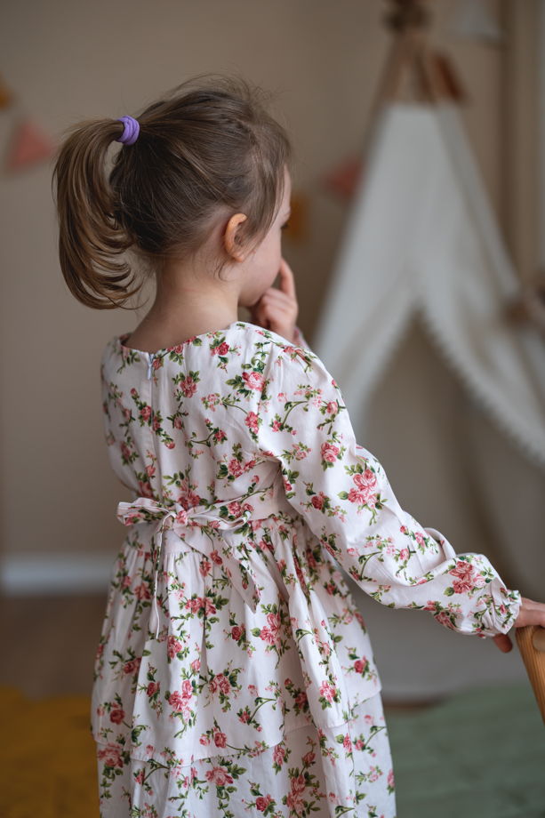 Летнее хлопковое платье для девочки с цветочным принтом и оборками