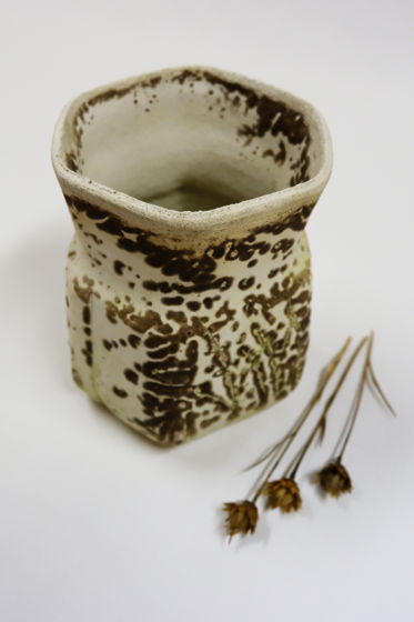 Дизайнерская керамическая  асимметричная ваза ручной работы в технике "ОБВАР"