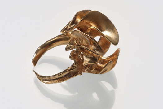 Дизайнерское коктейльное кольцо Flos бионической формы из бронзы