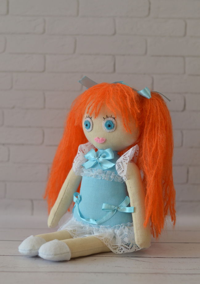 Мягкая текстильная кукла