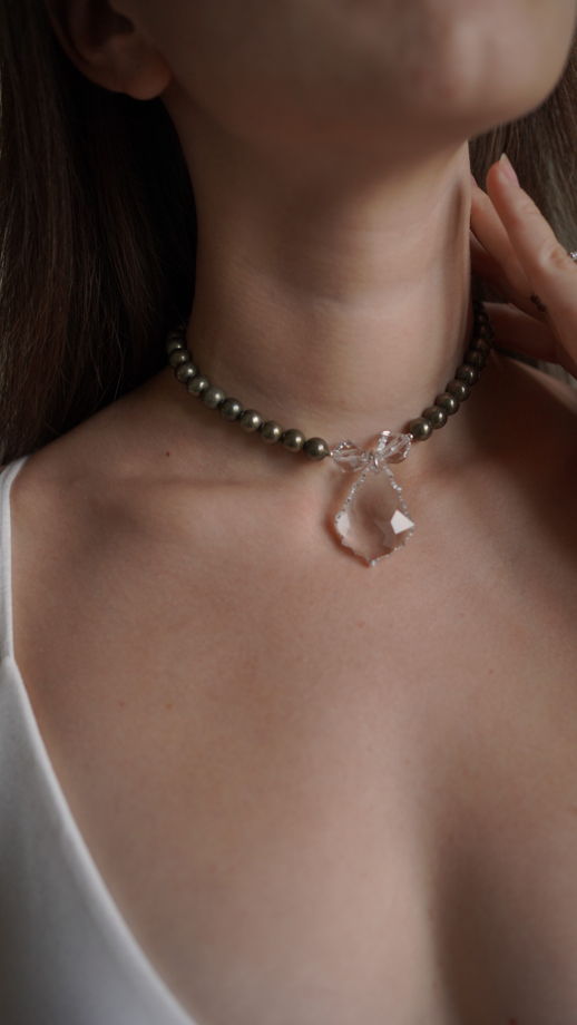 Ожерелье из пирита с кристальной подвеской от Swarovski