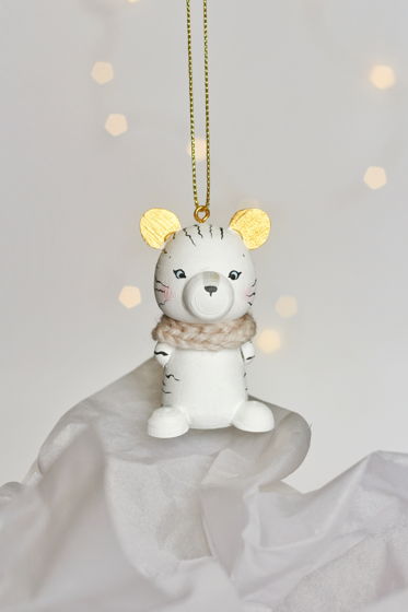 Авторская декоративная елочная игрушка из дерева "Тигрёнок в шарфике" белый