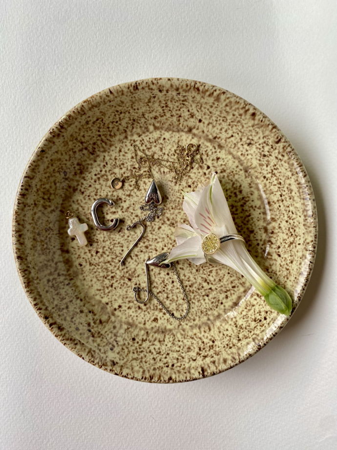 Тарелка керамическая в песочном цвете