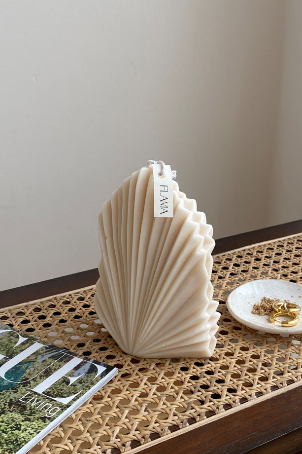 Свеча соевая в форме пальмового листа для интерьера, подарка и декора дома ручной работы Flama