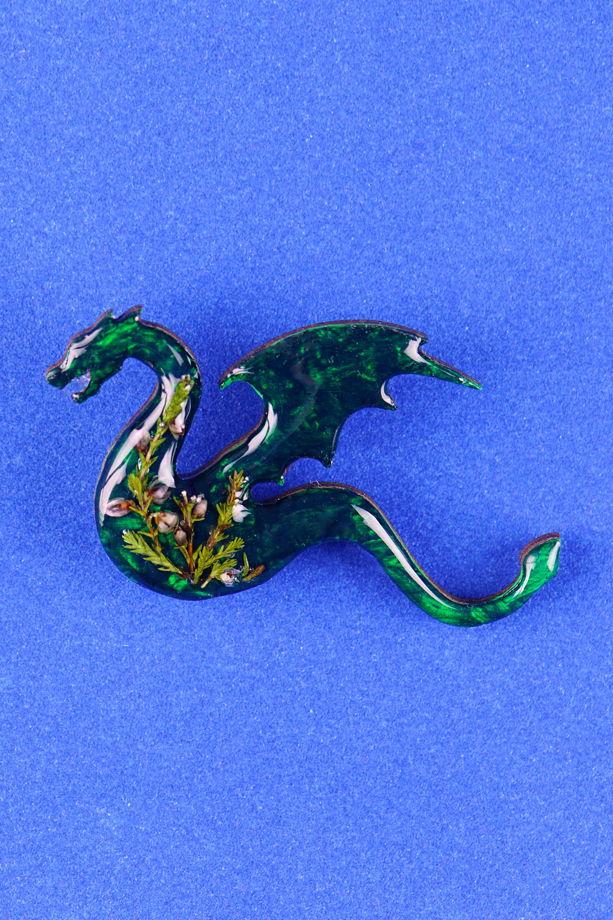 Деревянная брошь- Зелёный дракон с натуральным вереском