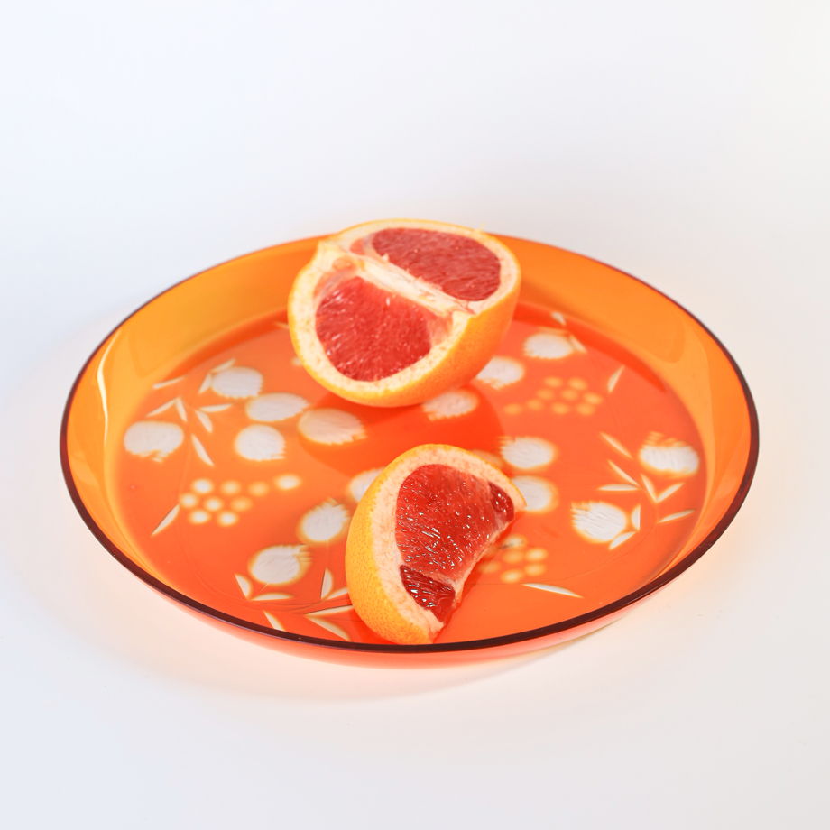 Стеклянная тарелка. Резьба с рисунком «ягоды» СССР 1960х годов
