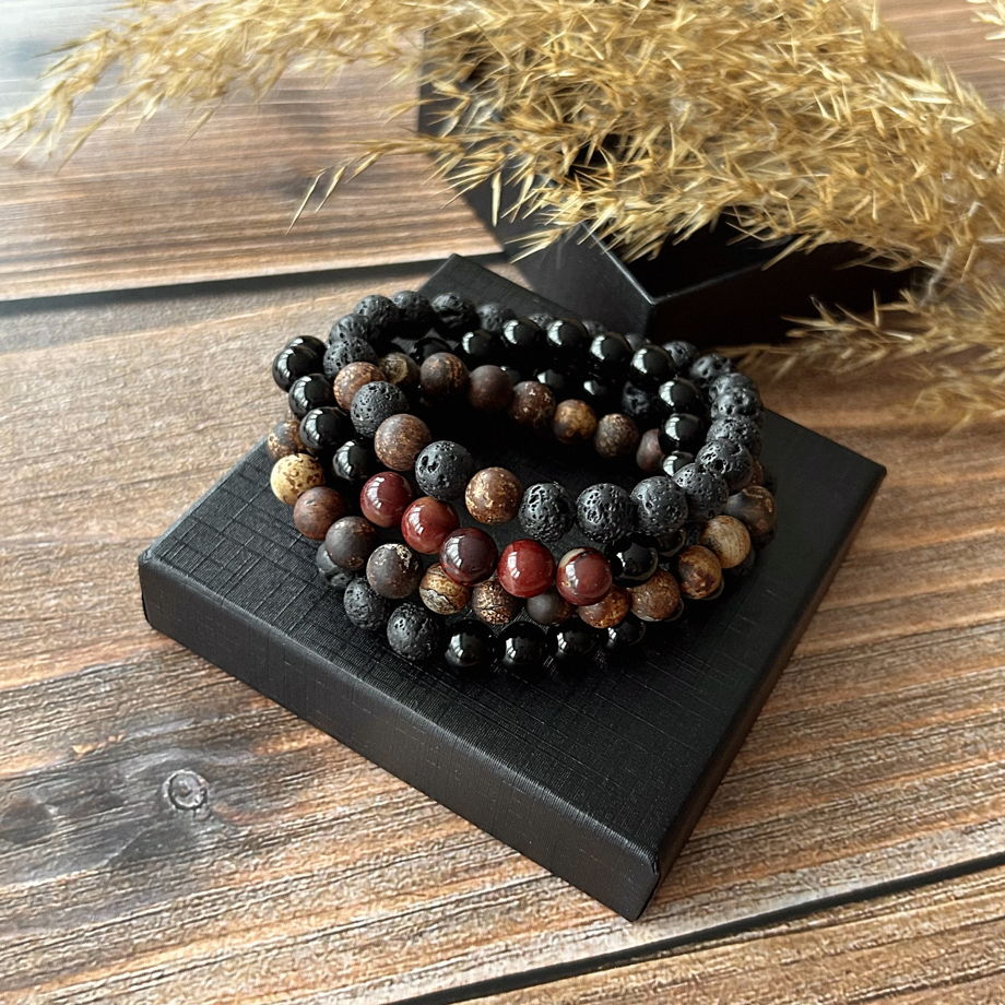 Браслет из бусин вулканической лавы, агата и яшмы
