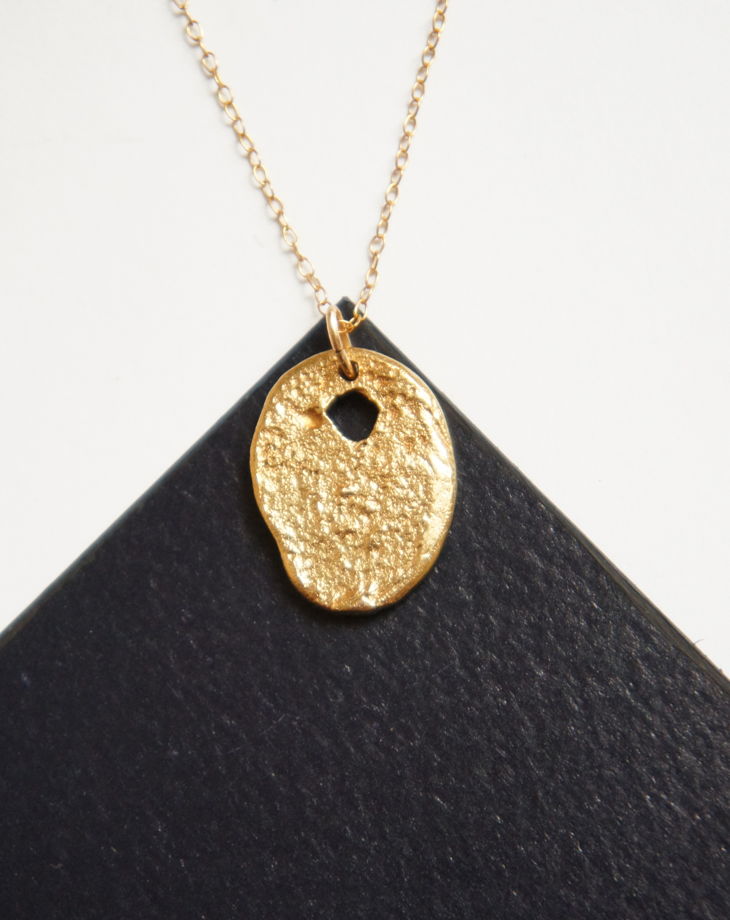 Позолоченный кулон на удачу камень с дыркой куриный бог на цепочке винтаж