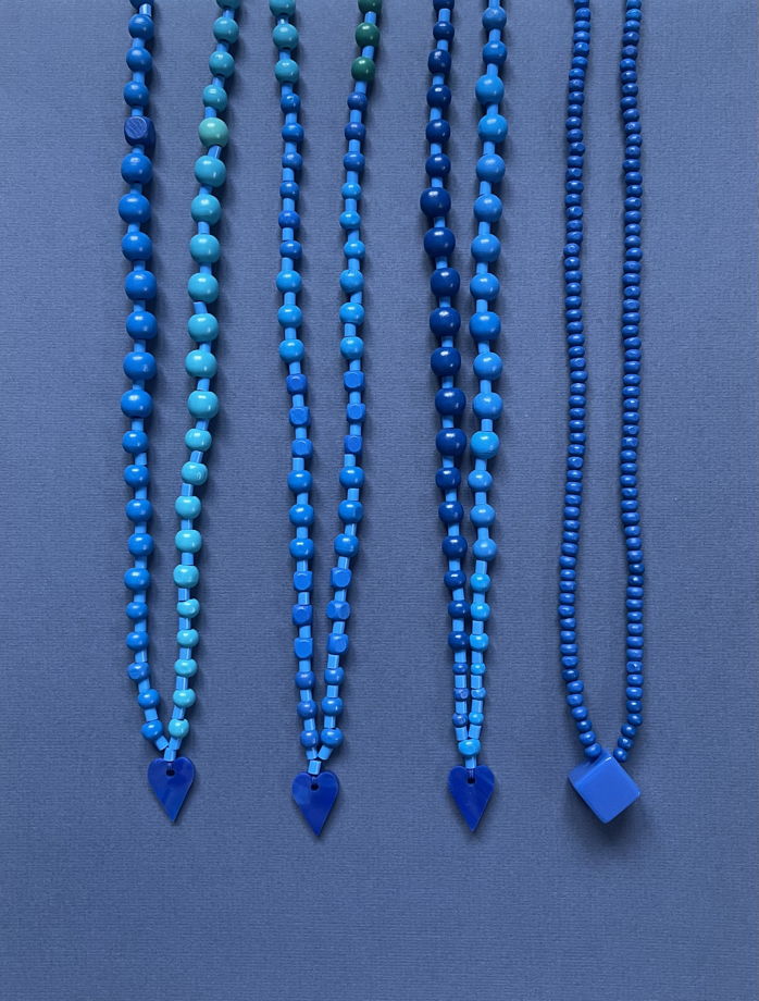 Синее колье бусы с кулоном