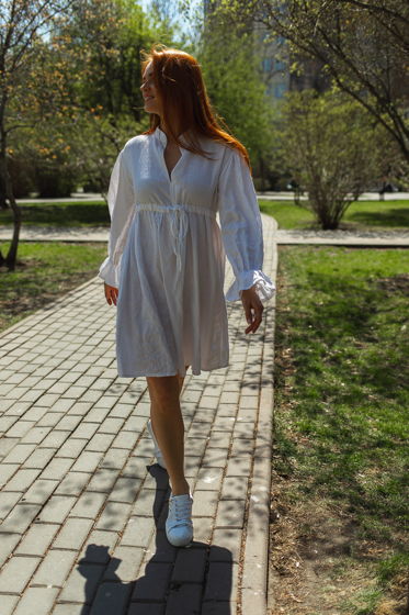 Белое льняное платье