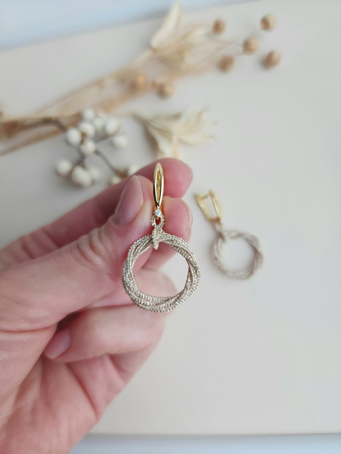 Серьги-кольца плетёные, бежевые серьги фриволите