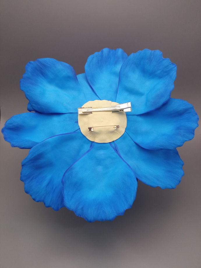 Большая брошь-пион в небесно-синих оттенках из фоамирана